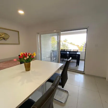 Dorothy Apartment *