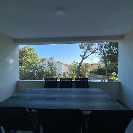 Dorothy Apartment Vir
