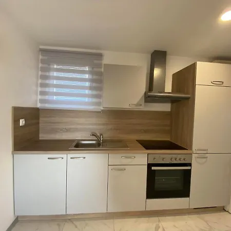 Dorothy Apartment Vir