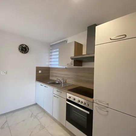 Dorothy Apartment Vir