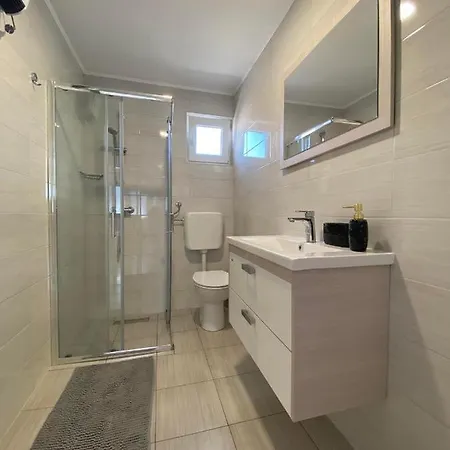 Dorothy Apartment *